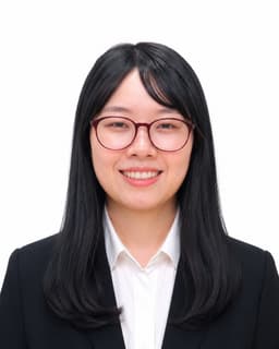 Portrait of Thi-Linh Dinh